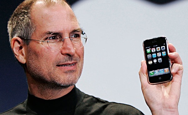 Steve-Jobs-iPhonе.jpg