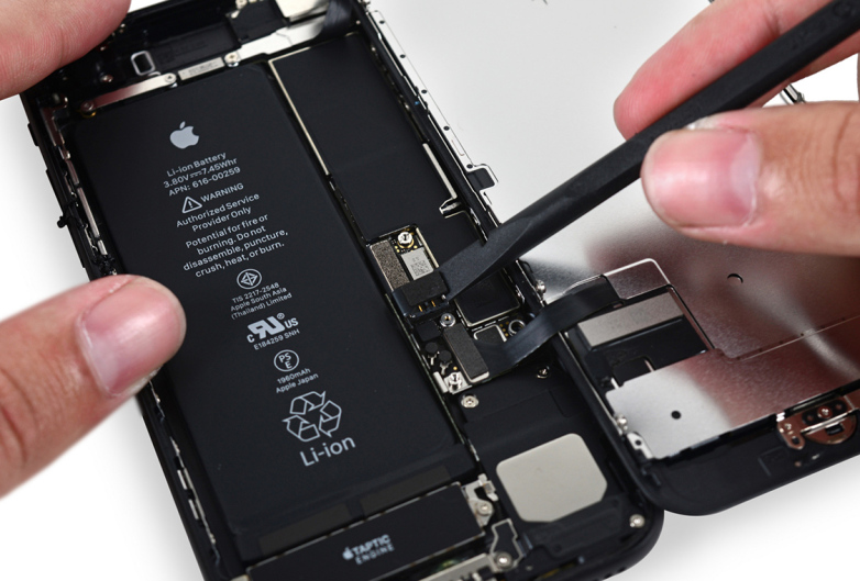 iphone-7-teardown-battery-chips-ifixit.jpg.5e5a6c54d3f86888dfa6cad5ae0f95e9.jpg