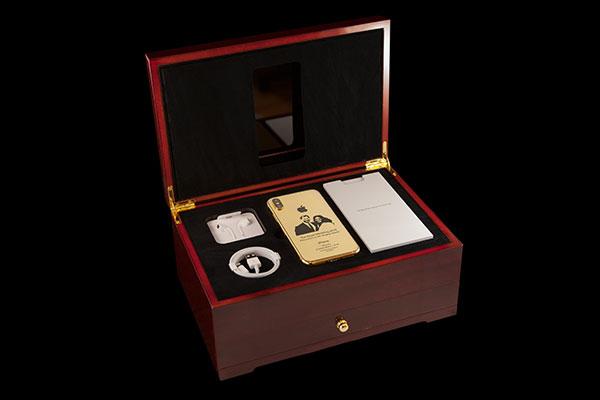 iPhoneX-Gold-Elite-Royal-Wedding-box.jpg.d5d90ca1ecd93fbd940c6738ef712f8c.jpg