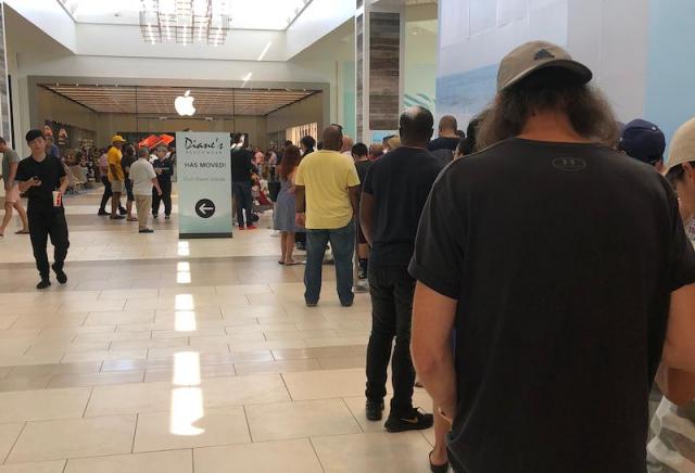 Apple-Stores-Experiencing-039Global039-Issue-With-iPhone-and-Apple-Watch-Reservation-Pickups.thumb.jpg.0f5d64c9e13873d205ce0ebdb3c1b657.jpg