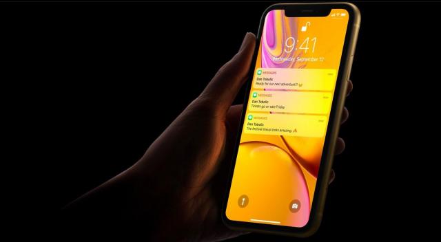 iPhone-XR-Lock-screen-notfifications-revealed-Face-ID.thumb.jpg.37e9a5a6a2a2842e84c2b2a51d798897.jpg